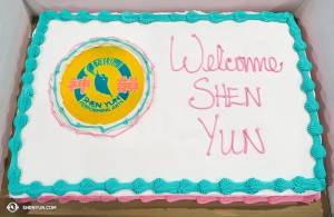 A na Rhode Islandu dobří lidé z Providence takto uvítali Shen Yun Touring Company na její krátké návštěvě, při níž odehrála dvě sobotní představení. (foto pořídila tanečnice Helen Li)