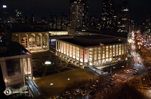 Večerní momentka Lincoln Centre z výšky. (fotila Annie Li)