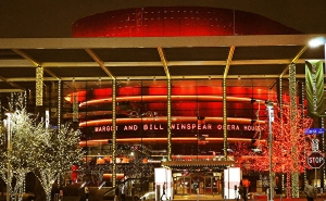 Winspear Opera House v Dallasu byl navržen coby moderní verze tradičního operního dómu.