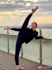 První sólistka Miranda Zhou-Galati v mexické Pueble. Miranda pochází z kanadského Toronta. V souboru Shen Yun působí jako tanečnice od roku 2006. (Fotila tanečnice Yuxuan Liu)