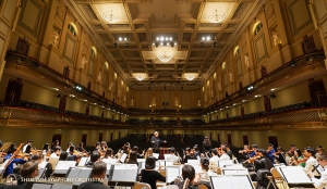 Velkolepost Boston Symphony Hall zachycuje tato fotka pořízená během zkoušky se sopranistkou Haolan Geng.