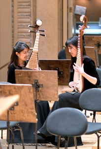 Hráčky na pipu Yuru Chen (vlevo) a Yu Liang (vpravo).