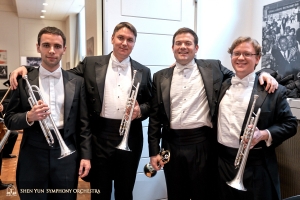 Sekce trumpetistů (zleva doprava): Alexander Antonov, Vladimir Zemtsov, Eric Robins (první trumpetista) a Jimmy Geiger.