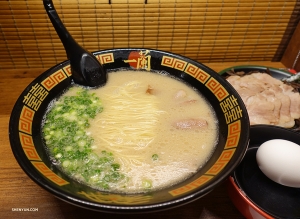 A jak je to s ostatními umělci v Kjótu? Pojďme to zjistit. Tanečník Jeff Chuang navštěvuje obchod Ichiren Ramen v Kjótu.