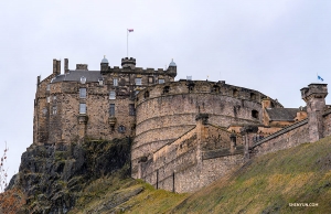 <p>N&aacute;v&scaron;těva Edinburghu by nebyla kompletn&iacute;, kdybychom neviděli historickou pevnost, kter&aacute; se tyč&iacute; nad městem &ndash; Edinbursk&yacute; hrad. (Fotil Andrew Fung)</p>